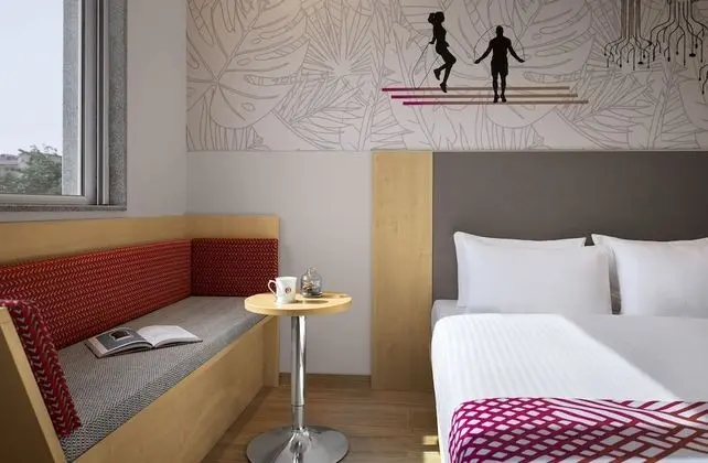 Luxe Queen Room
