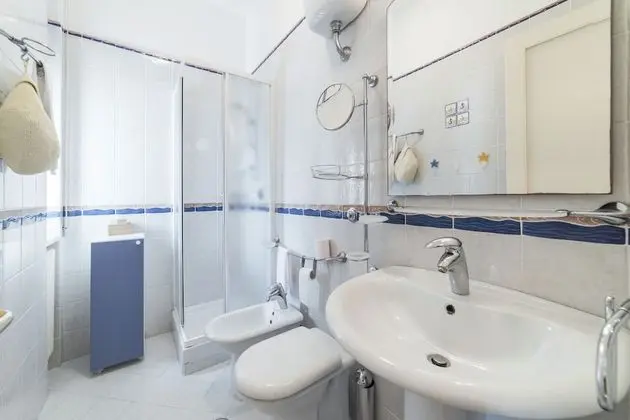 Üç Kişilik Oda, Okyanus Manzaralı