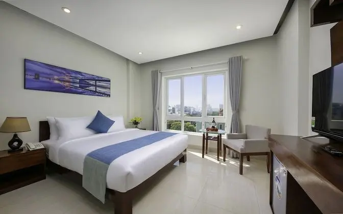 Deluxe Tek Büyük Yataklı Oda, Balkon, Plaj Manzaralı