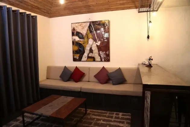 Superior Family Townhouse with Garden Backyard