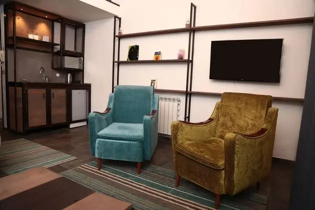Superior Townhouse with Garden Backyard