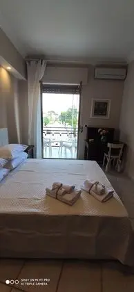 Superior Tek Büyük veya İki Ayrı Yataklı Oda, Kısmi Deniz Manzaralı (3)