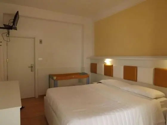 Classic Tek Büyük Yataklı Oda