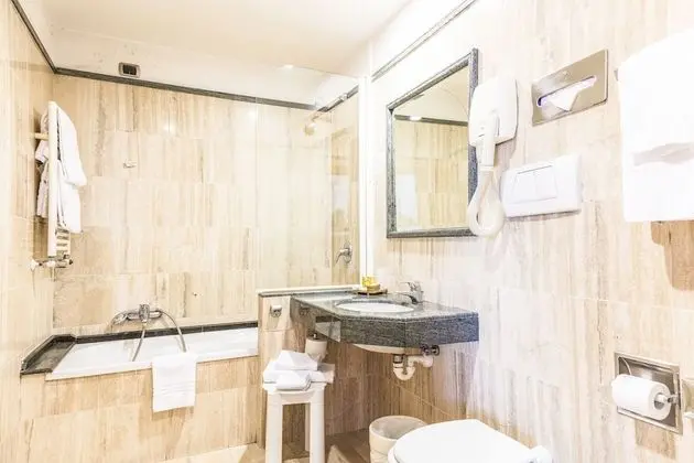 Dört Kişilik Oda, Şehir Manzaralı