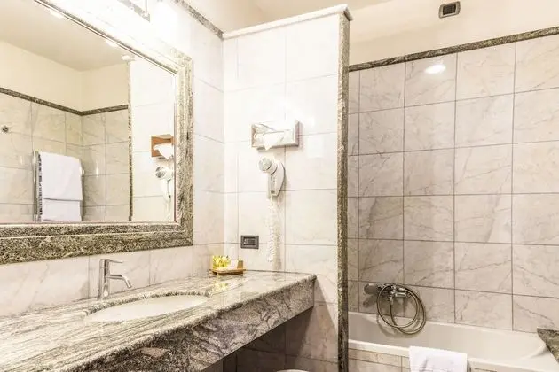 Dört Kişilik Oda, Şehir Manzaralı