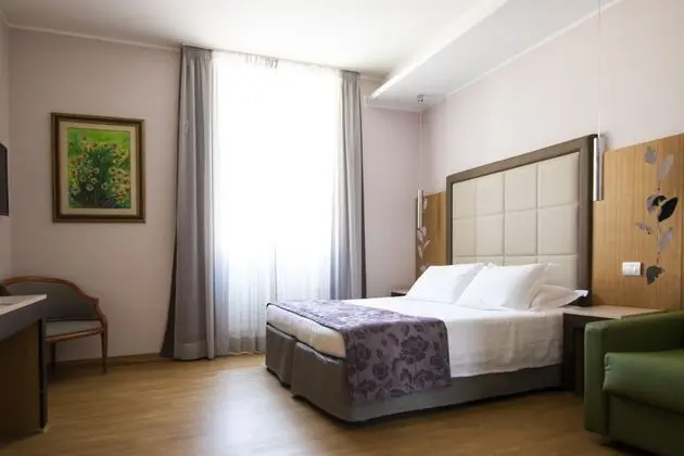 Üç Kişilik Oda, Şehir Manzaralı