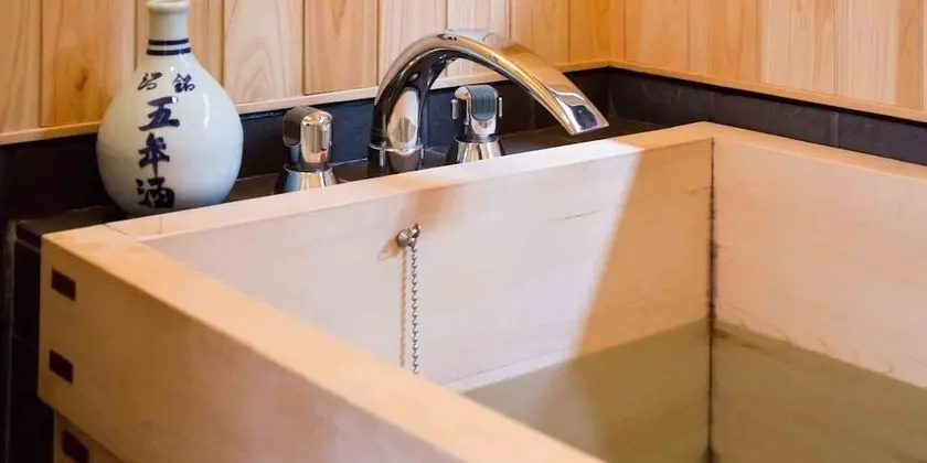 Traditional Ev (with hinoki bath)