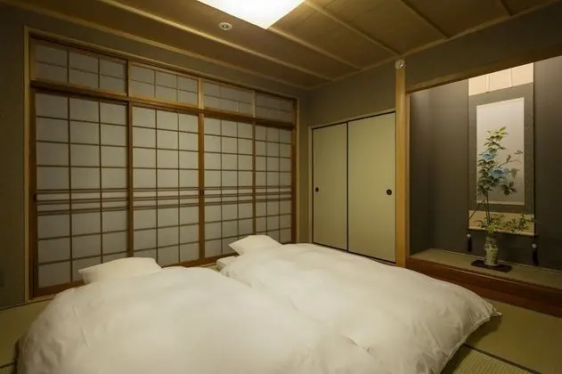 Sıra Ev (2 Single Beds and 4 Japanse Futon )