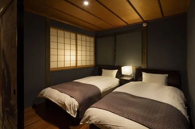 Sıra Ev (2 Single Beds and 4 Japanse Futon )