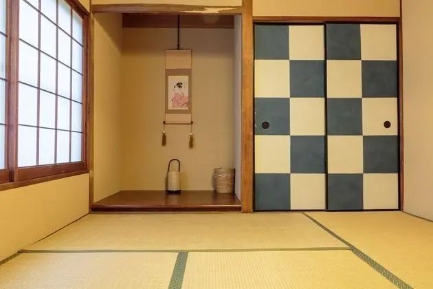 Traditional Tek Büyük Yataklı Oda (Shared Bathroom)