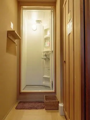 Traditional Tek Büyük Yataklı Oda (Shared Bathroom)