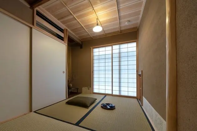 Ev (Private Vacation)