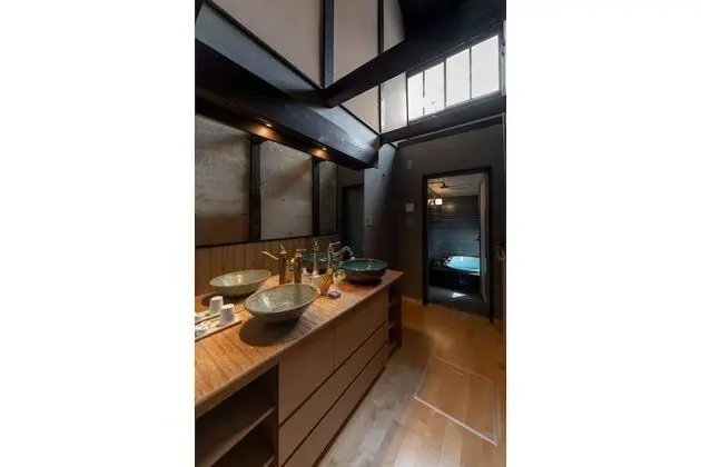 Ev (Private Vacation)