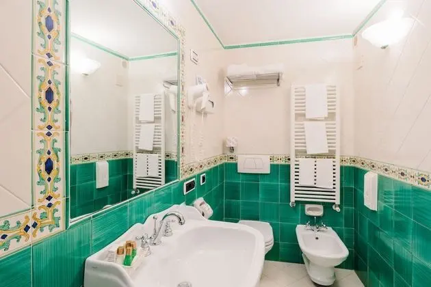 Basic Tek Büyük Yataklı Oda