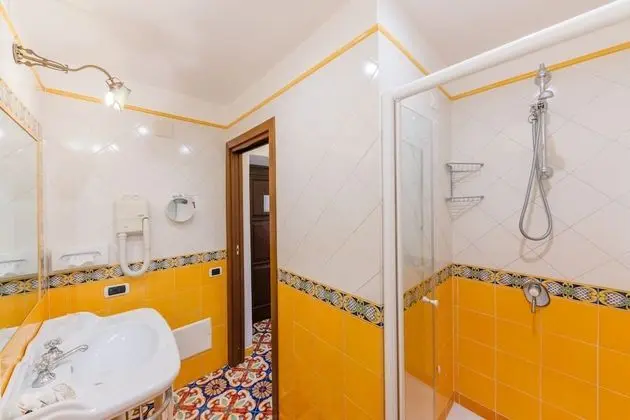 Comfort Tek Büyük veya İki Ayrı Yataklı Oda