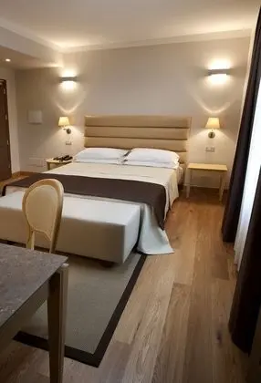 Classic Tek Büyük Yataklı Oda