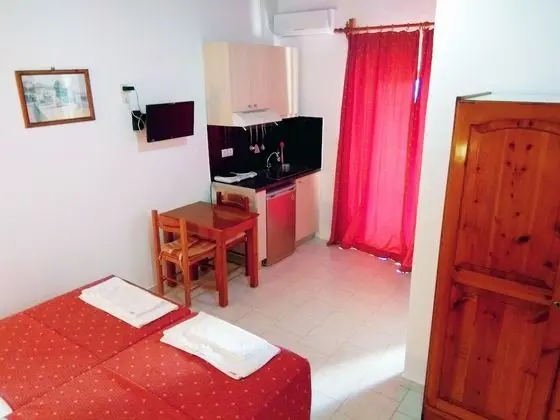 Stüdyo, Havuz Manzaralı