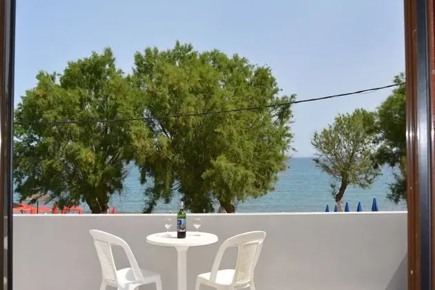 Stüdyo, Havuz Manzaralı