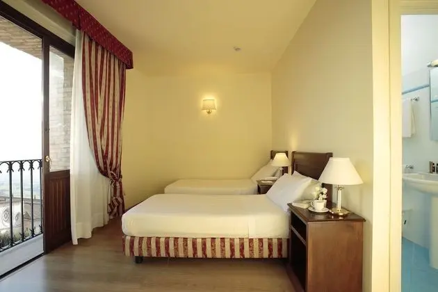 Classic Büyük Yataklı Tek Kişilik Oda