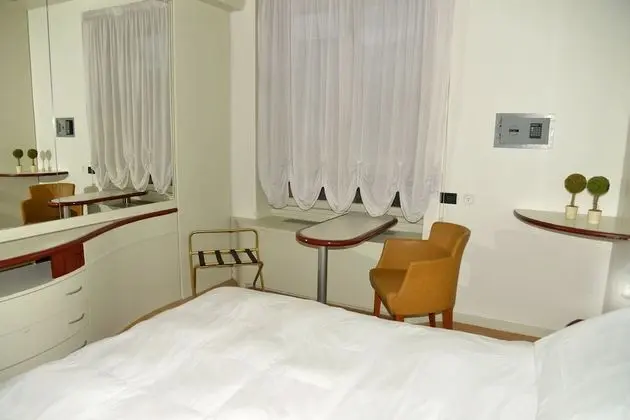 Tek Büyük Yataklı Oda, 2 Tek Kişilik Yatak