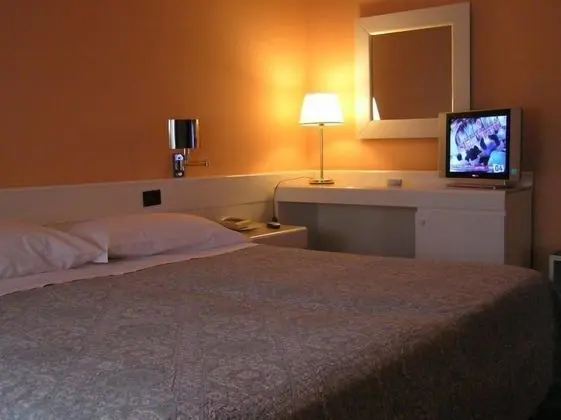 Büyük Yataklı Tek Kişilik Oda