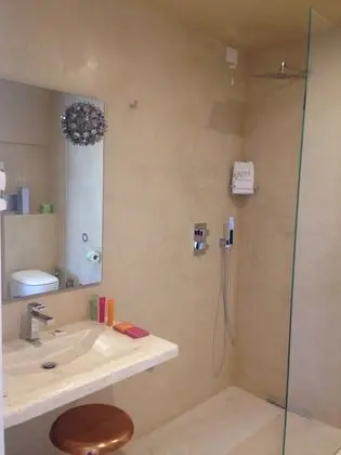 Junior Süit, 1 Büyük (Queen) Boy Yatak, Engellilere Uygun, Sigara İçilmez