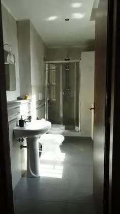 Tek Büyük Yataklı Oda, Banyolu/Duşlu