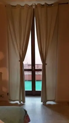 Tek Büyük Yataklı Oda, Ortak Banyo