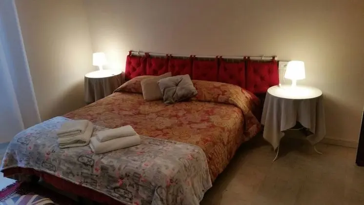 Tek Büyük Yataklı Oda, Ortak Banyo