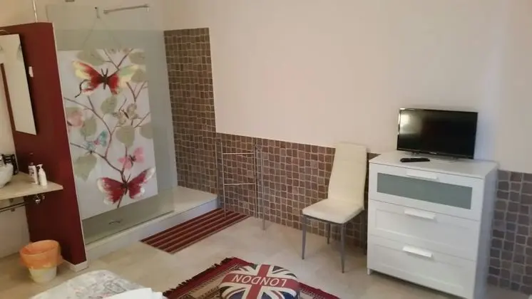 Tek Büyük Yataklı Oda, Ortak Banyo