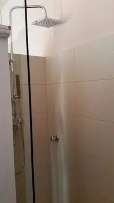 Tek Büyük Yataklı Oda, Ortak Banyo