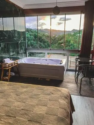 Suite, Deniz ve Doğa Manzaralı, Jakuzili