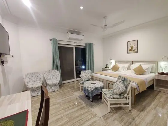 Luxury Tek Büyük Yataklı Oda, 1 En Büyük (King) Boy Yatak, Balkon, Şehir Manzaralı