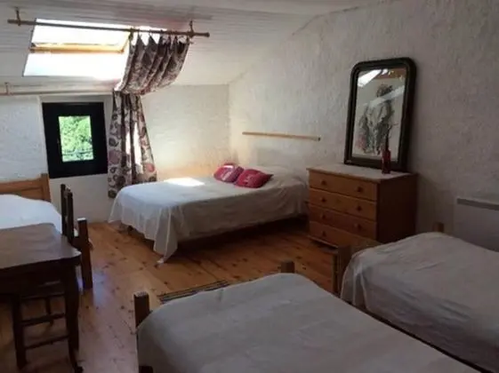 Dört Kişilik Oda (Private External Bathroom)
