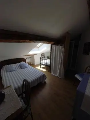 Tek Büyük Yataklı Oda (Private External Bathroom)