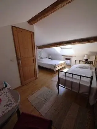 Üç Kişilik Oda (Private External Bathroom)