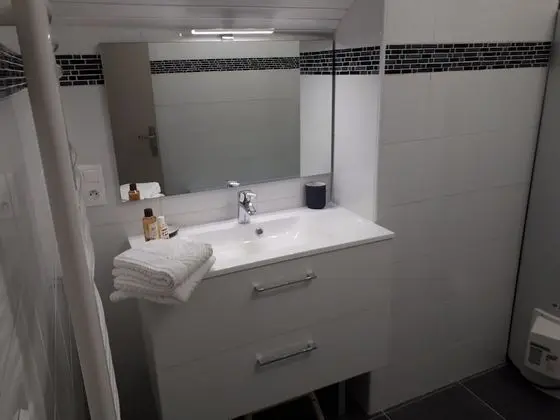Family Ev, Özel Banyo, Dağ Manzaralı (Entre Vignes et Montagne)