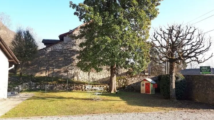 Family Ev, Özel Banyo, Dağ Manzaralı (Entre Vignes et Montagne)