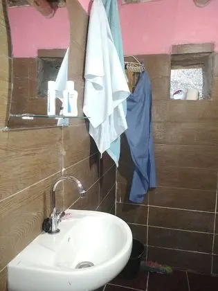 Tek Büyük Yataklı Oda, Ortak Banyo