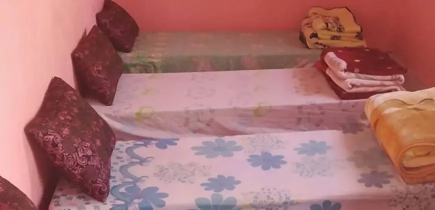 Üç Kişilik Oda, Ortak Banyo