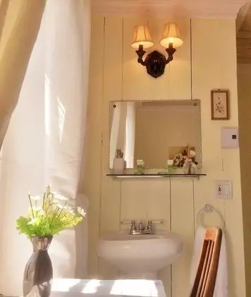 Oda, 2 Tek Kişilik Yatak, Ortak Banyo