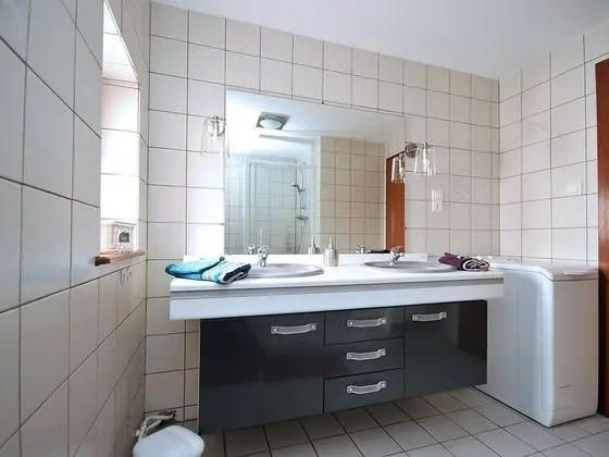 Family Kır Evi, Banyolu/Duşlu (La Grande Charrue)