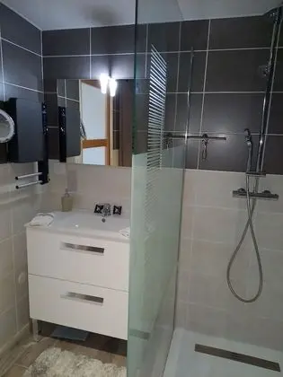 Kır Evi, Banyolu/Duşlu, Avlu Manzaralı