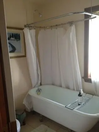 Comfort Tek Büyük Yataklı Oda, Engellilere Uygun, Ortak Banyo (Damascus)