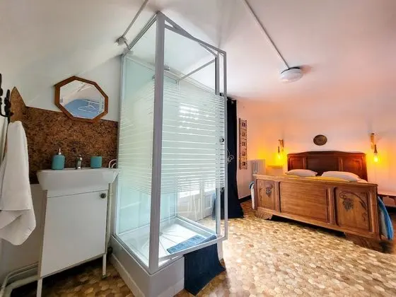 Apart Daire, Banyolu/Duşlu (Le Décollage)