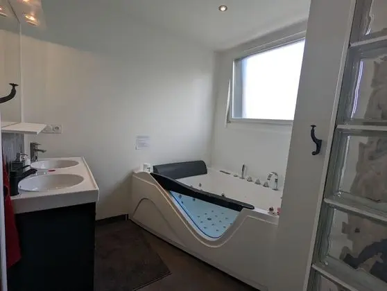 Superior Apart Daire, Banyolu/Duşlu, Bahçe Manzaralı