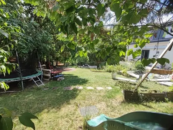 Superior Apart Daire, Banyolu/Duşlu, Bahçe Manzaralı