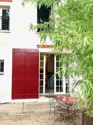 Kır Evi, Banyolu/Duşlu, Avlu Manzaralı