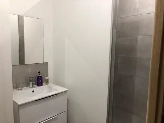 Kır Evi, Banyolu/Duşlu, Avlu Manzaralı