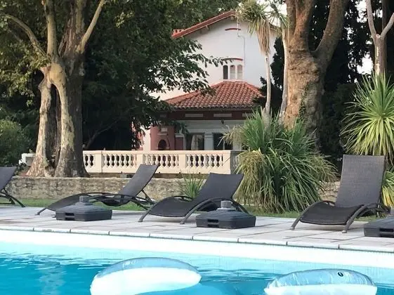 Kır Evi, Özel Banyo, Avlu Manzaralı (Canigou)